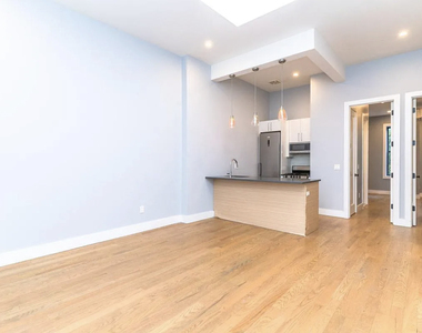 992 Broadway - Photo Thumbnail 1