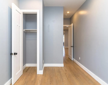 992 Broadway - Photo Thumbnail 3
