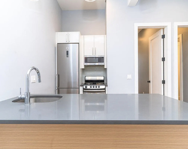 992 Broadway - Photo Thumbnail 2