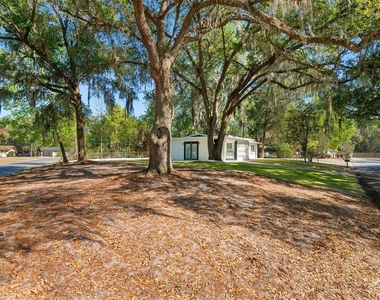 1919 Ne 17th Drive - Photo Thumbnail 4