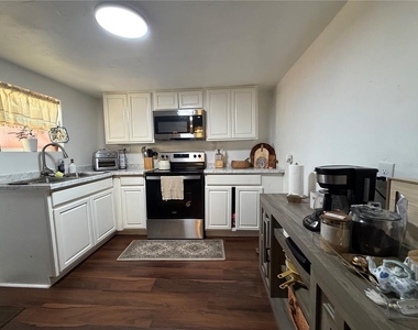 2425 Se 10th Avenue - Photo Thumbnail 5