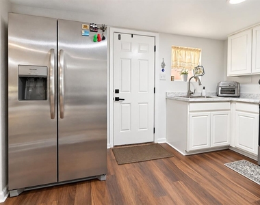 2425 Se 10th Avenue - Photo Thumbnail 2