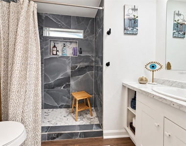 2425 Se 10th Avenue - Photo Thumbnail 9