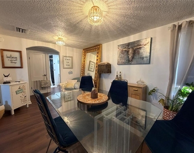 2425 Se 10th Avenue - Photo Thumbnail 1