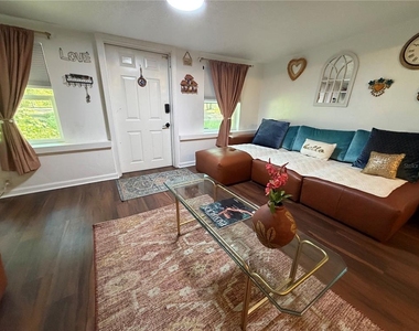 2425 Se 10th Avenue - Photo Thumbnail 2