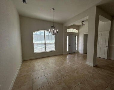 1923 Villia Street - Photo Thumbnail 4