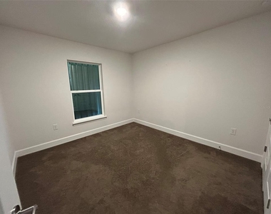 1923 Villia Street - Photo Thumbnail 15
