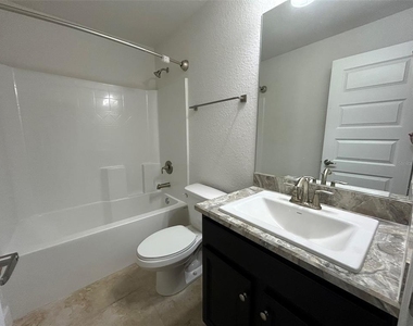 1923 Villia Street - Photo Thumbnail 16
