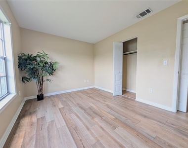 6734 Stardust Avenue - Photo Thumbnail 18