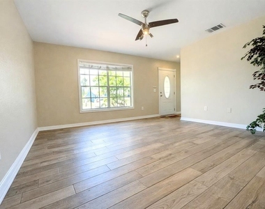 6734 Stardust Avenue - Photo Thumbnail 8