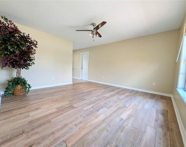 6734 Stardust Avenue - Photo Thumbnail 4