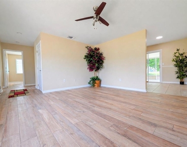6734 Stardust Avenue - Photo Thumbnail 6
