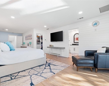 2500 Monterey Street - Photo Thumbnail 12