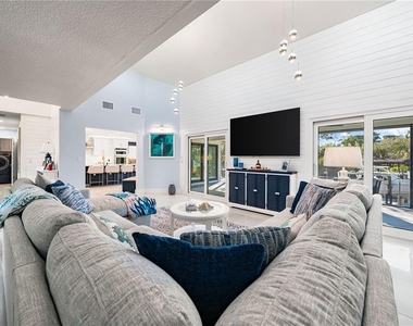 2500 Monterey Street - Photo Thumbnail 4
