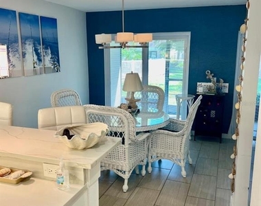 6301 Manatee Avenue W - Photo Thumbnail 5