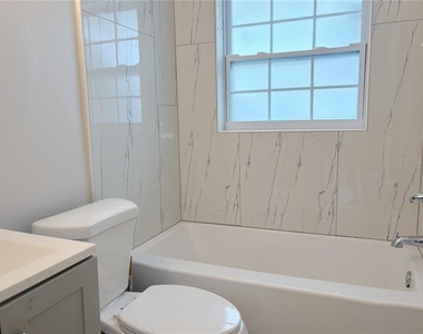 219 21st Street E - Photo Thumbnail 10