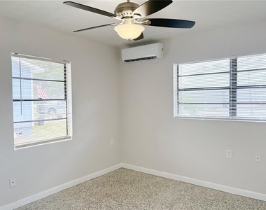 219 21st Street E - Photo Thumbnail 11