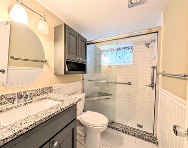 5872 Easy Street - Photo Thumbnail 14
