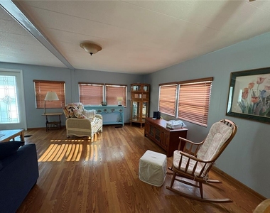 1706 Wisconsin Avenue - Photo Thumbnail 6