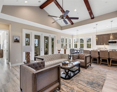 289 Sapphire Lake Drive - Photo Thumbnail 8