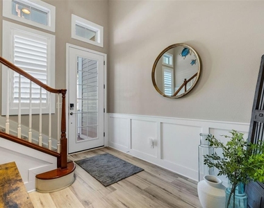 289 Sapphire Lake Drive - Photo Thumbnail 5