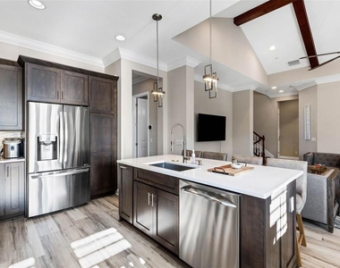 289 Sapphire Lake Drive - Photo Thumbnail 14