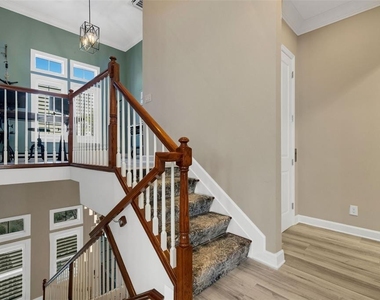 289 Sapphire Lake Drive - Photo Thumbnail 7