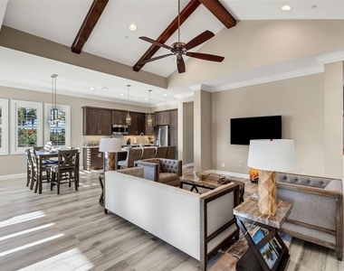 289 Sapphire Lake Drive - Photo Thumbnail 9