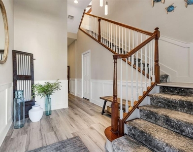 289 Sapphire Lake Drive - Photo Thumbnail 3