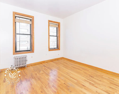 126 Graham Avenue - Photo Thumbnail 4