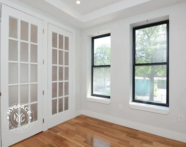 951 Prospect Place - Photo Thumbnail 2