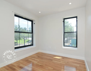 951 Prospect Place - Photo Thumbnail 4