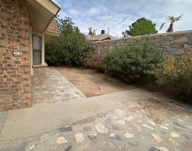 7421 Bishop Flores Drive - Photo Thumbnail 25