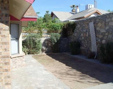 7421 Bishop Flores Drive - Photo Thumbnail 23