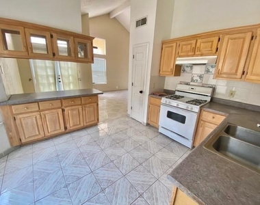 7421 Bishop Flores Drive - Photo Thumbnail 6