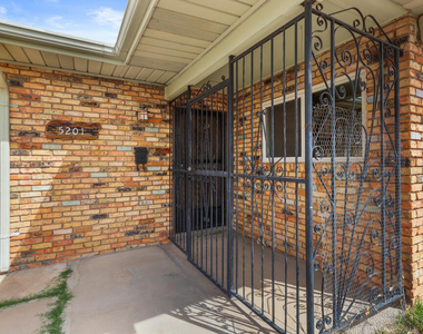 5201 Cornell Avenue - Photo Thumbnail 3