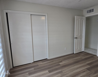 11188 Shoreline Drive - Photo Thumbnail 18