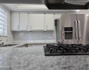 11188 Shoreline Drive - Photo Thumbnail 8