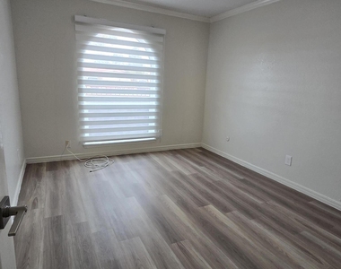 11188 Shoreline Drive - Photo Thumbnail 15