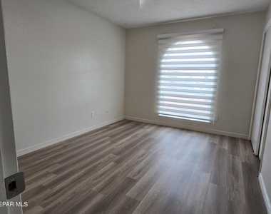 11188 Shoreline Drive - Photo Thumbnail 17
