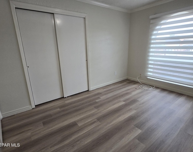 11188 Shoreline Drive - Photo Thumbnail 16