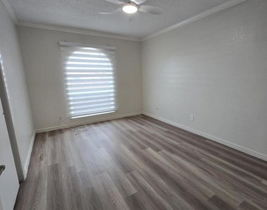 11188 Shoreline Drive - Photo Thumbnail 14