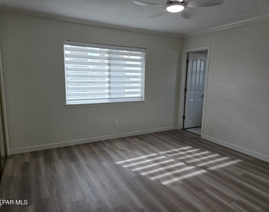 11188 Shoreline Drive - Photo Thumbnail 12