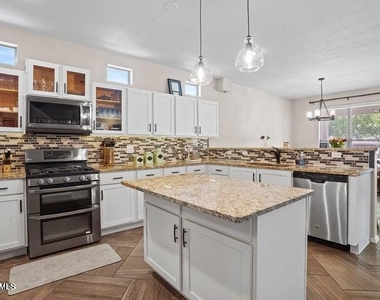 11344 Bar Ranch Court - Photo Thumbnail 7