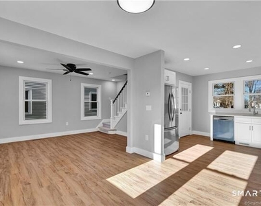 77 Broad Street - Photo Thumbnail 4