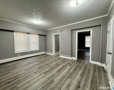 1102 Main Street - Photo Thumbnail 6