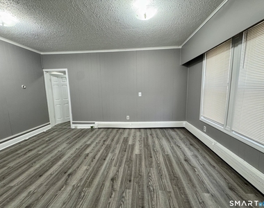 1102 Main Street - Photo Thumbnail 5