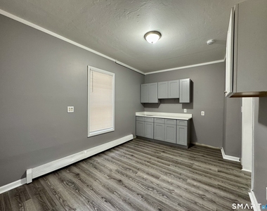 1102 Main Street - Photo Thumbnail 2