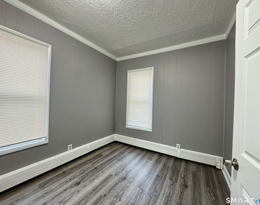 1102 Main Street - Photo Thumbnail 13