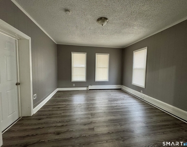 1102 Main Street - Photo Thumbnail 8